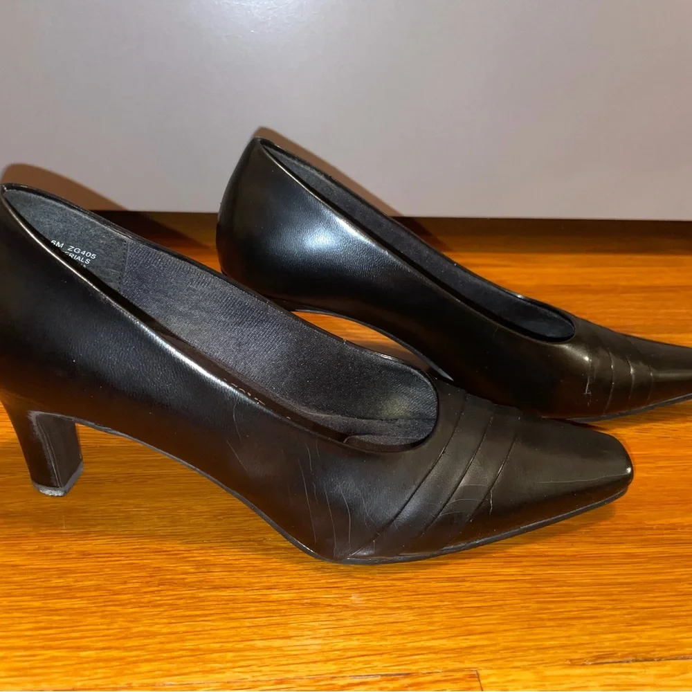 Women's Black Shoes - Picture 2 of 3